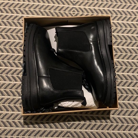 NWT ASOS DESIGN Chunky leather Chelsea boots in black (Size 8 fits like 8.5) - Picture 9 of 9